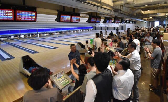 東京・練馬区のトーホーボールで開催された「第2回pp奨学金 チャリティボウリング大会」。