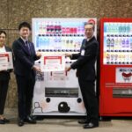 澤田グループが富山県内の2店舗に支援型自動販売機を4台導入、売上の一部を赤十字に寄付 支援自動販売機セレモニー20251110_ (002)