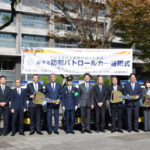 千葉県パチンコ組合らの「夢まるふぁんど」が、防犯パトロールカーを千葉県内3市へ寄贈 千葉青パト記念撮影