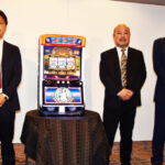 岡崎産業、創業75周年記念式典でパチスロ『LBトリプルクラウン』発表 <br>〜東京湾クルーズ船で開催、清流ゲームジャパンと提携〜