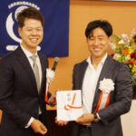 新井前部会長（右）と益原新部会長