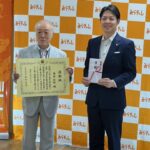 太陽グループ東原俊郎会長が「北海道の未来に投資」3000万円寄付、鈴木直道北海道知事が感謝状贈呈 IMG_2341