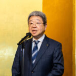 懇親会で挨拶する小林理事長01