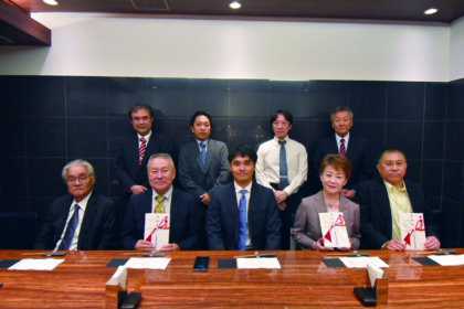 巣鴨遊技場組合が社会福祉法人など3団体を支援、寄付金を贈呈